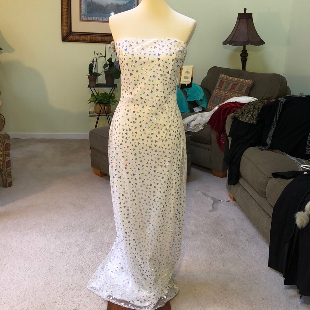 Beautiful gem patterned dress in light fabric